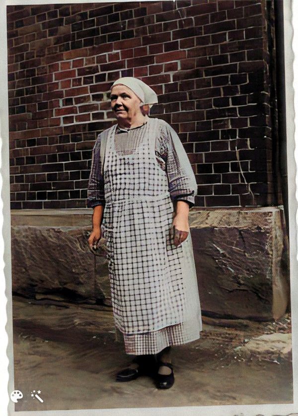 Selma standing in front of a brick building